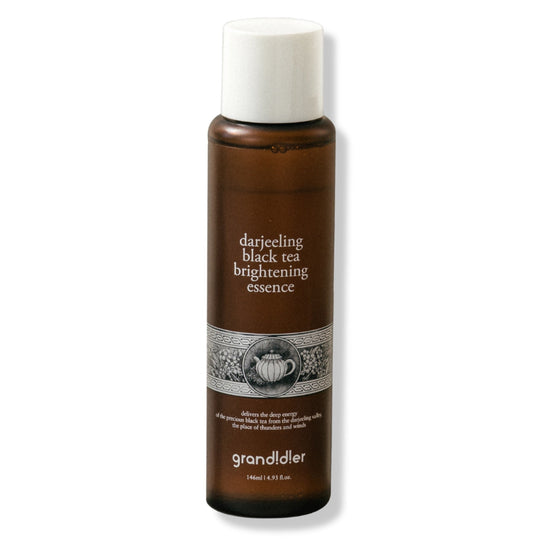 DARJEELING BLACK TEA BRIGHTENING ESSENCE | Aufpolsterndes Anti-Aging Essenz-Serum mit bioaktivem Darjeeling-Tee Ferment, Ceramide & Laktobionsäure