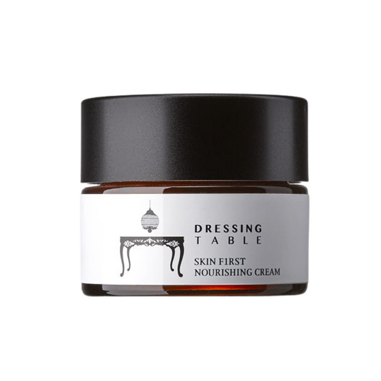 SKIN-FIRST NOURISHING CREAM <br>Festigende & aufbauende 24H Pflege mit Perlen Fermenten, Silberrohr Fermenten & Extrakt aus japanischen Kamelien