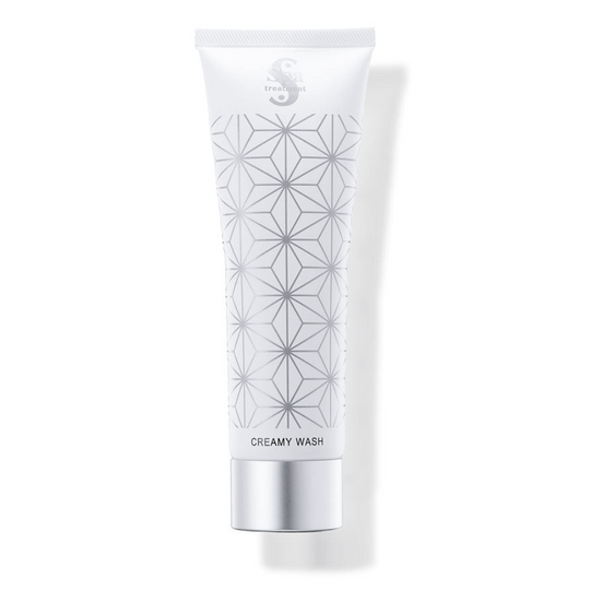 CREAMY WASH <br> Beruhigende & intensiv pflegende Reinigungscreme mit Thermalwasser aus dem Gero Onsen, 10 fermentierten pflanzlichen Ölen & Multi-Hyaluron