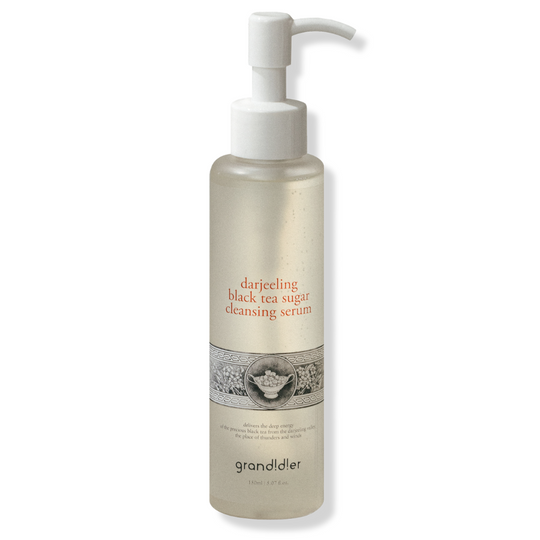 DARJEELING BLACK TEA SUGAR CLEANSING SERUM <br>Beruhigendes Anti-Aging Reinigungsserum mit bioaktivem Darjeeling-Tee Ferment