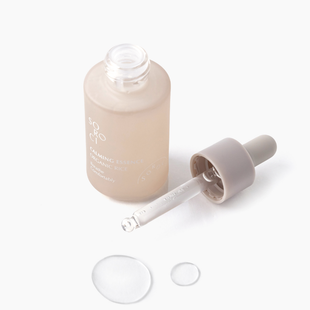 CALMING ESSENCE - Ölfreie, ausgleichende Essenz mit NMF Komplex & Fermenten aus Grünem Tee für sensibilisierte / feuchtigkeitsarme Haut_Shishi Chérie 2