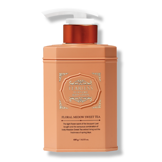 FLORAL MEADOWSWEET TEA PERFUME BODY LOTION <br> Perfektionierende Parfüm-Körperpflege mit Ceramiden, Lipiden, Niacinamid & pflanzlichen Antioxidantien (Freesie, Jasmin & Moschus Duft)