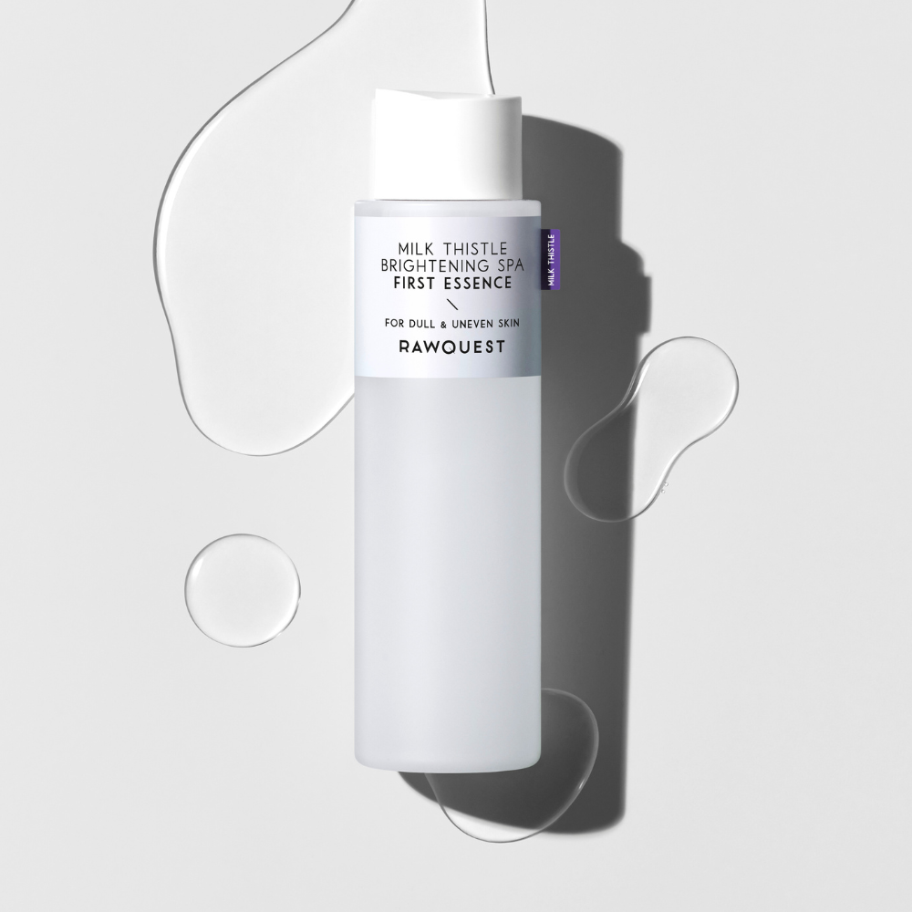 MILK THISTLE BRIGHTENING SPA FIRST ESSENCE <br>Porenverfeinernder Essenz-Toner mit 82% Mariendistel & patentiertem Cooling Herb Extract™ Wirkstoffkomplex (schnell nachölende / unebenmäßige / unreine Haut)-Shishi Cherie